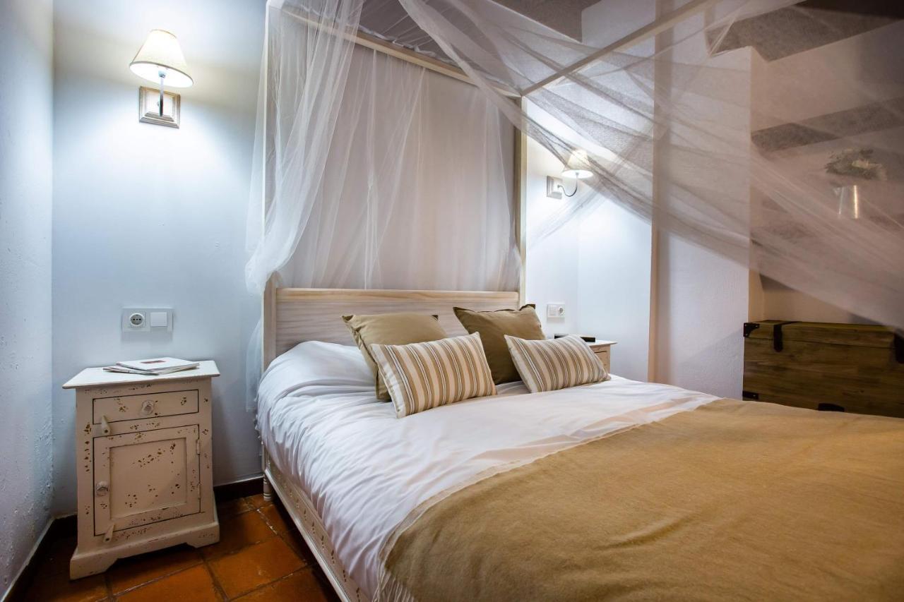 Apartamentos Puente De La Juderia Хервас Экстерьер фото