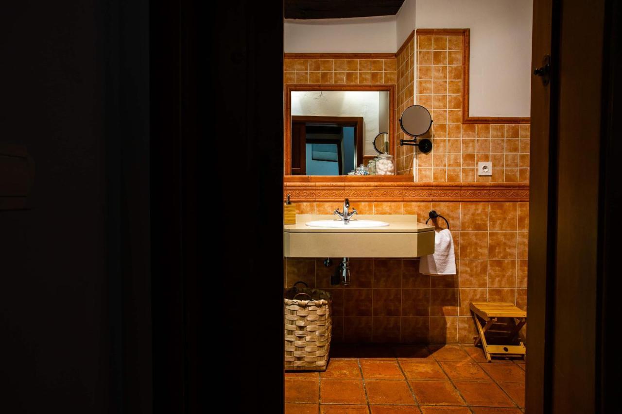 Apartamentos Puente De La Juderia Хервас Экстерьер фото