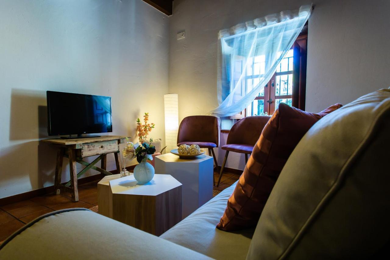 Apartamentos Puente De La Juderia Хервас Экстерьер фото